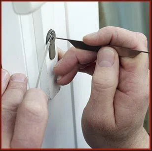 Tucson Master Locksmith Tucson, AZ 520-226-3226 Tucson Master Locksmith Tucson, AZ 520-226-3226 - 19-emergency-locksmith-opening